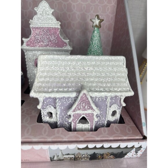 Cupcakes And Cashmere LED Gingerbread Village Set - Picture 3 of 6